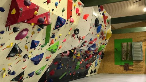 千葉県のクライミング施設「クライミングジム猿吉」